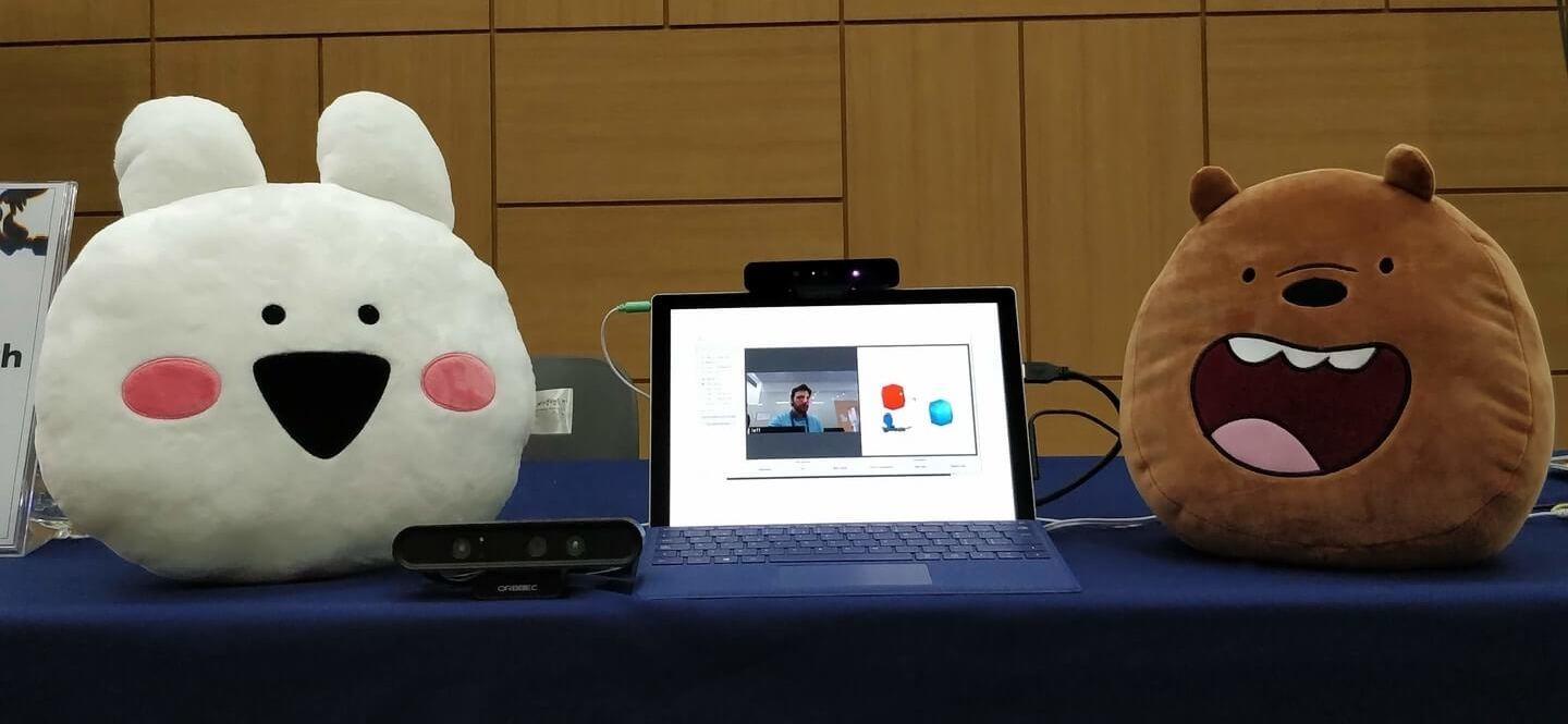 Configuración de demostración 3D de Gaze Sense de Eyeware con Extremely Rabbit y Grizzly Bear